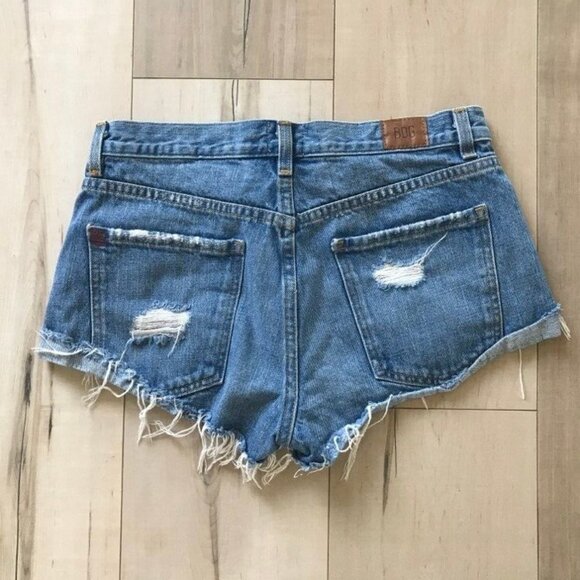 Urban Outfitters BDG Distressed Boyfriend Cut Off Denim Shorts Size 26 - Picture 2 of 7